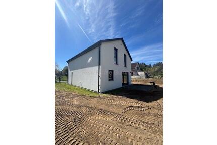 Erstbezug !!! Modernes Wohnhaus mit großem Garten -- KfW 40 PLUS mit EBK - Eschenbach in der Oberpfalz