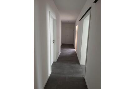 Sonnige 4ZKB mit Balkon - 930,00&nbsp;EUR Kaltmiete, ca.&nbsp; 100,00&nbsp;m&sup2; in Eisenach (PLZ: 99817)