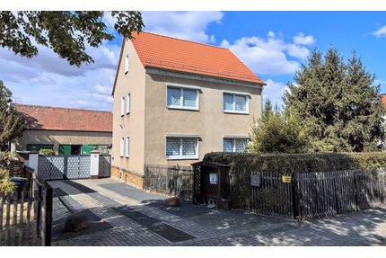 Haus zum Kaufen in Zwenkau 390.000,00 € 265 m²