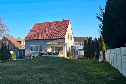 Freistehendes Einfamilienhaus mit Garage und Garten zu verkaufen - Barsinghausen