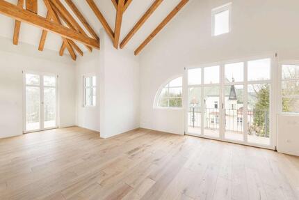 Top-sanierte Maisonette-Dreizimmerwohnung mit Einbauküche, zwei Balkonen u.v.m. seenah in Buckow - Oberbarnim