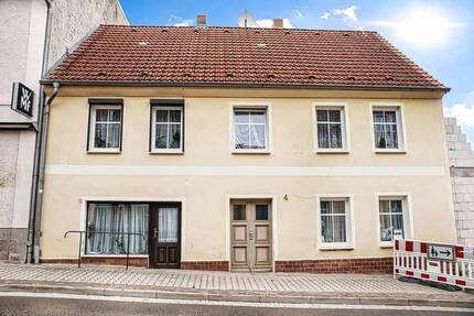 EINMALIGE GELEGENHEIT: ZWANGSVERSTEIGERUNG AM 18.06.26 EINES EINFAMILIENHAUSES MIT EINLIEGERWOHNUNG - Lychen