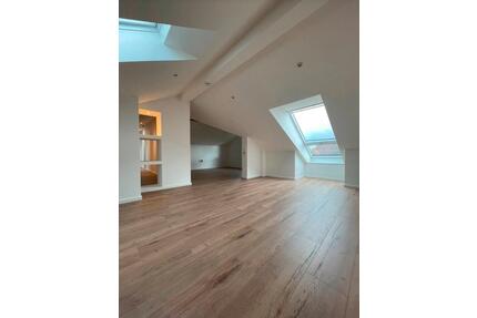 2,5-Zimmer Dachgeschosswohnung mit Gartenanteil in gehobenem Stil - Vohburg an der Donau