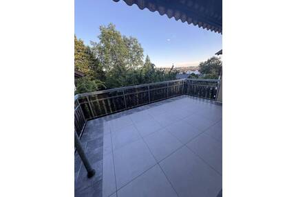 Erstbezug nach Kernsanierung: Großzügige 3-Zimmer-Wohnung mit sonnigem Balkon und Panoramablick - Backnang