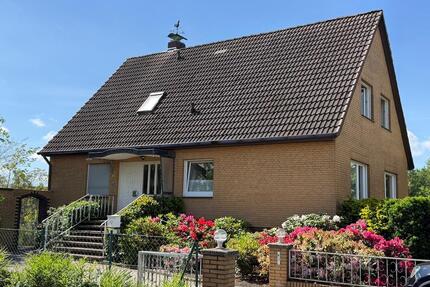 Freistehendes Einfamilienhaus, 163 m² Wohnfläche, großer Garten - Seelze