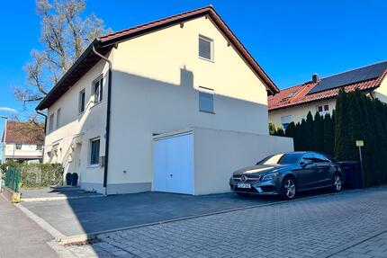 Neuwertige DHH mit Energieeffizienz A+ in ruhige Lage - Attenkirchen