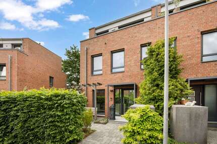 Haus zum Mieten in Düsseldorf 2.990,00 € 150 m²