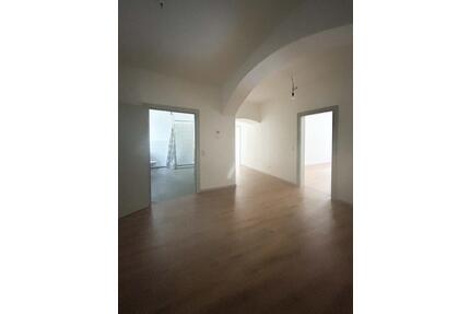 3-Zimmer-Erdgeschosswohnung im historischen Palais im Stadtpark – - Deggendorf