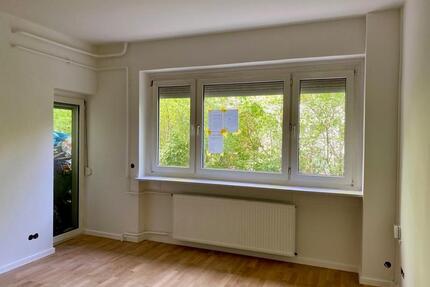 2,5-Zimmer-Wohnung mit Tageslichtduschbad und Balkon - Frankfurt am Main Eschersheim