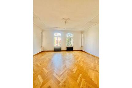 5 Zimmer-Wohnung 2 Balkone in der schönen Mozartstraße mit Einbauküche und Gäste-WC - Schwerin Paulsstadt