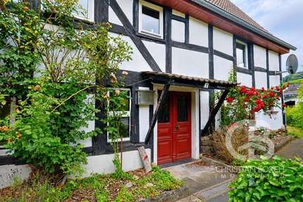 Haus zum Kaufen in Wiehl-Weiershagen 249.000,00 € 332 m²