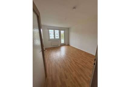 Wohnung zum Mieten in Halle 412,00 € 60.5 m²
