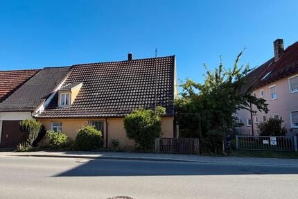 Charmantes Einfamilienhaus mit großem GrundstückBaugrundstück - Haunsheim