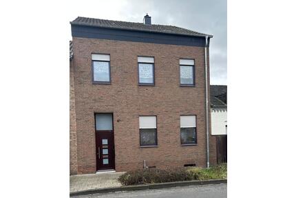 Haus zur Miete - 1.190,00&nbsp;EUR Kaltmiete, ca.&nbsp; 122,00&nbsp;m&sup2; in Jülich (PLZ: 52428)