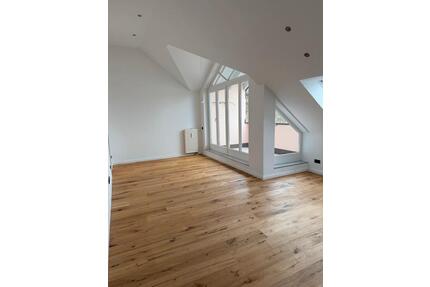 Exklusive Dachgeschosswohnung mit Loggia in Germering bei München