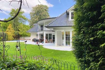 Haus zum Kaufen in Hamburg Wohldorf-Ohlstedt 1.144.500,00 € 282 m² - Hamburg / Wohldorf-Ohlstedt