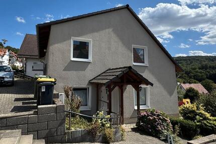Zweifamilienhaus zur Eigennutzung oder Kapitalanlage - Helsa
