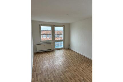 Helle, zentrumsnahe Wohnung mit Wannenbad - Dessau-Roßlau