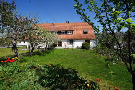 Charmante Doppelhaushälfte mit traumhaftem Garten, massivem Gartenhaus und vielseitigen Nutzungsmöglichkeiten - Talheim
