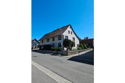 Einfamilienhaus mit angebauter Scheune und Garten - Sonneberg