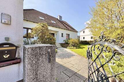 Haus zum Kaufen in Cadolzburg 650.000,00 € 225 m²