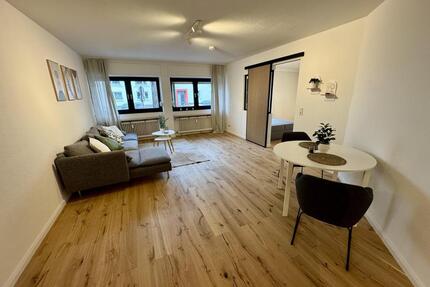 Frisch renovierte möblierte 2 Zimmer Wohnung in Köln Raderthal mit Parkett und Stellplatz