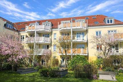 GEPFLEGTE 2-RAUM WOHNUNG MIT 2 BALKONEN UND TIEFGARAGENSTELLPLATZ - Dresden / Schönfeld-Weißig