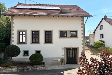 Charmantes Bauernhaus mit Gewerbehalle - Schwalbach