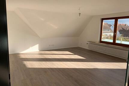 Helle 3,5 Zimmer Dachgechschosswohnung - Rutesheim