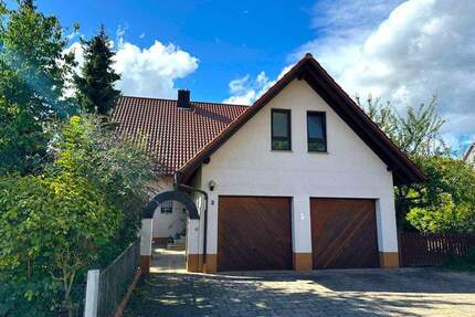 GLOBAL INVEST | Großzügiges Zweifamilienhaus mit 220m² Wohnfläche und 1.000m² großem Gartengrundstück - Kirchardt Berwangen