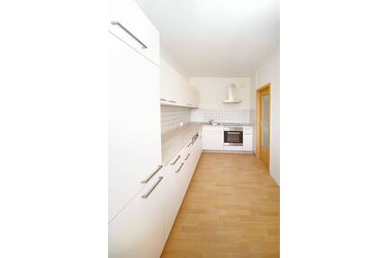 3 Raumwohnung mit verglastem Balkon und Einbauküche - Eisleben Lutherstadt Eisleben