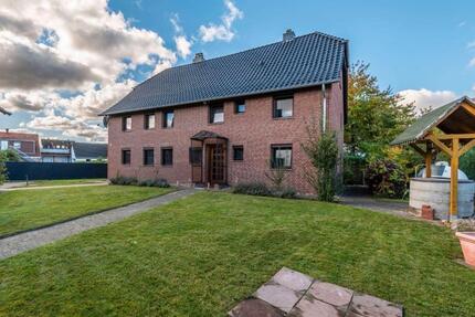 Zweifamilienhaus mit großem Grundstück - Sickte