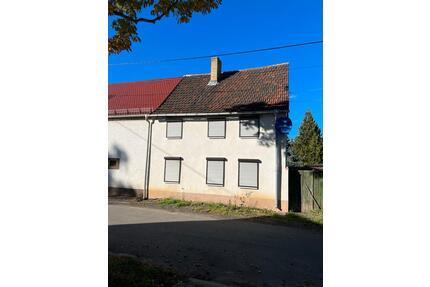 Hausverkauf (Sanierung) - 25.000,00&nbsp;EUR Kaufpreis, ca.&nbsp; 95,00&nbsp;m&sup2; in Teutschenthal (PLZ: 06179)