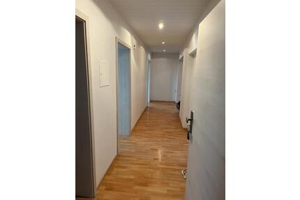 4 Zimmer Wohnung inkl. Balkon - 850,00&nbsp;EUR Kaltmiete, ca.&nbsp; 115,00&nbsp;m&sup2; in Naumburg (PLZ: 34311)