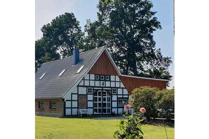 Einfamilienhaus mit idyllischem Garten und großem Teich - Osten
