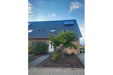 Moderne Doppelhaushälfte (122 m²) mit Garten in Breitenfelde