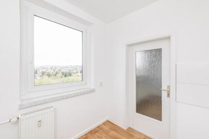 Balkon Aufzug Schöner Ausblick - 231,00&nbsp;EUR Kaltmiete, ca.&nbsp; 46,07&nbsp;m&sup2; in Chemnitz (PLZ: 09127) Adelsberg