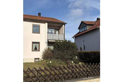 Doppelhaushälfte in ruhiger Lage mit Garten und Garage in Neumarkt - Gemeindeteil Stauf. - Neumarkt in der Oberpfalz