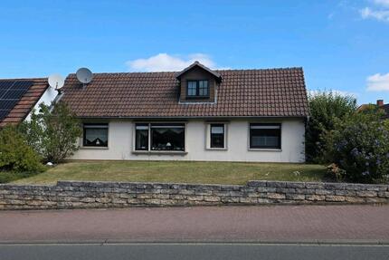 Ansprechendes Einfamilienhaus - 340.000,00&nbsp;EUR Kaufpreis, ca.&nbsp; 150,00&nbsp;m&sup2; in Bad Arolsen (PLZ: 34454)