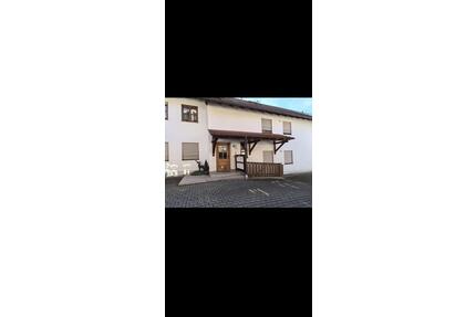 Teilmöblierte 1-Zimmerwohnung mit Balkon im Zentrum von Isen - Pastetten