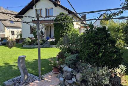 Familienhaus mit großem Garten in ruhiger Lage in Waldnähe und sehr guter Verkehrsanbindung - Mogendorf