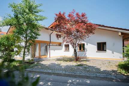 Haus zum Mieten in Holzkirchen 3.500,00 € 270 m²