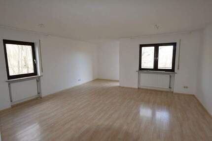 Gut geschnittene 2-Zimmer-Wohnung mit Balkon in ruhiger Lage am Marschberg - Coburg