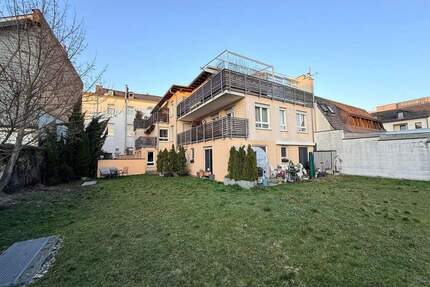 Charmante Erdgeschosswohnung mit eigenem Eingang und sonniger Terrasse - Bad Homburg vor der Höhe