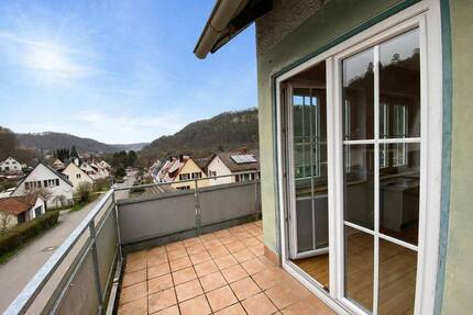 Helle 4.- Zimmerwohnung mit Balkon und Einbauküche - Oberndorf
