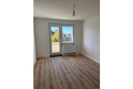 Charmante 3-Zimmer-Wohnung mit Einbauküche im ruhigen Wohnviertel von Neustrelitz | Dr-Schwentner-Str. 81