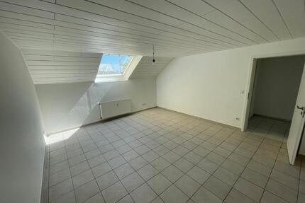 *Provisionsfrei* 3-Zimmer Wohnung in kleiner Wohneinheit + Garage - Hockenheim