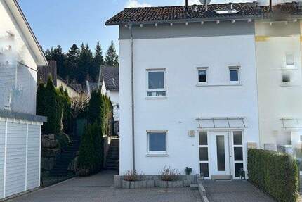 Stilvolle Doppelhaushälfte in Bestlage von Neuenbürg-Buchberg