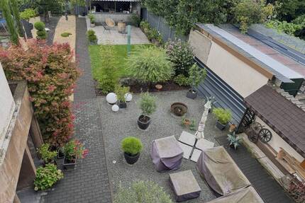 Schönes Ein oder Zweifamilienhaus mit Potenzial dazu einer Garage mit Gartendurchfahrt - Schwalbach