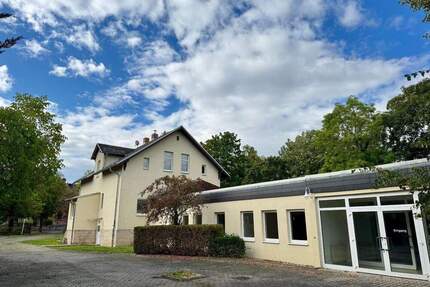 Großzügiges Anwesen mit vielseitigen Nutzungsmöglichkeiten in Naumburg - Naumburg (Saale)